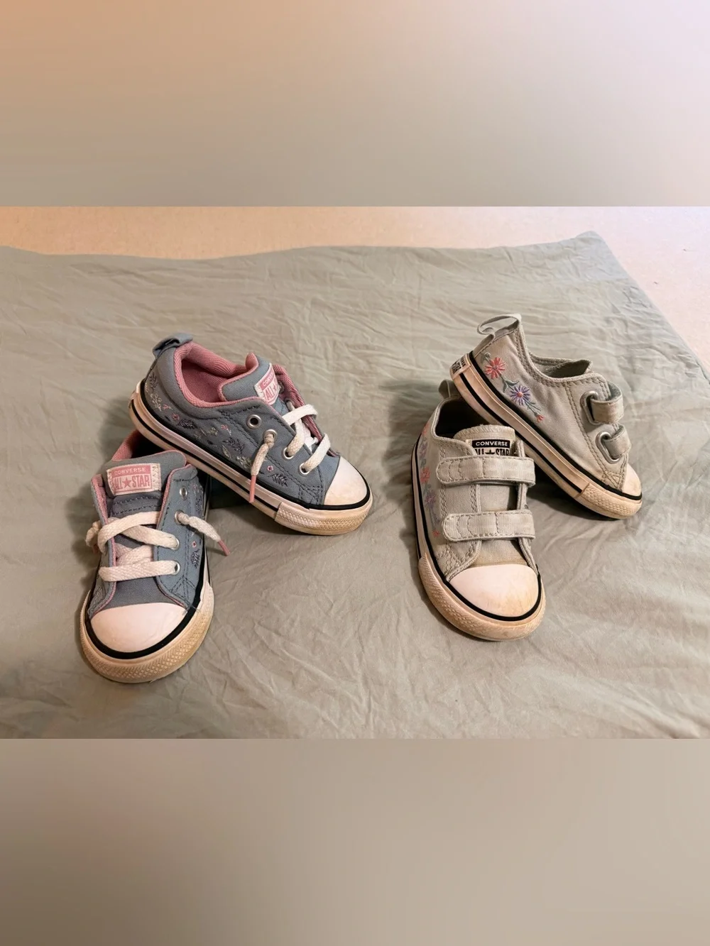 Converse Little Kids Low-Top Sneakers in Blue and Light Gray with Pink Accents